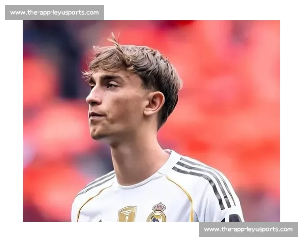 特瓦斯：巴萨需精简阵容完成注册，盛赞皇马引援潜力